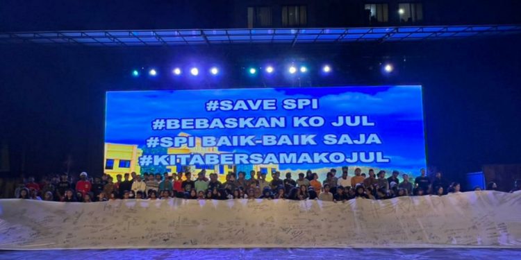 Para siswa hingga alumni SMA SPI Kota Batu membuat petisi bertagar #SaveSPI yang dibuat usai terdakwa yang merupakan pendirinya ditahan, Senin (11/7/2022). Foto/@smaselamatpagiindonesia