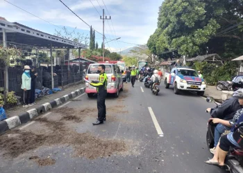 Minibus tabrak pengendara motor hingga tewas