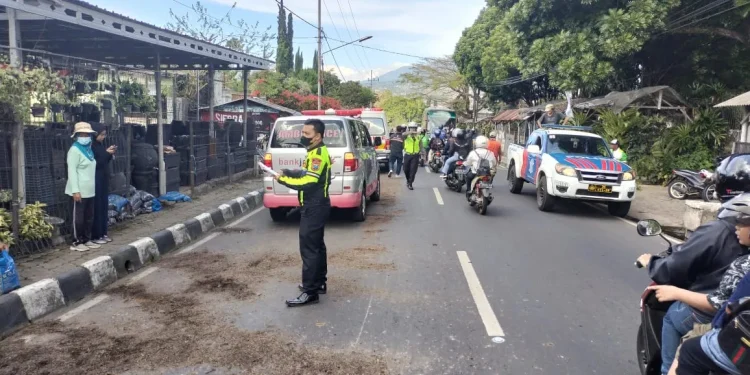 Minibus tabrak pengendara motor hingga tewas