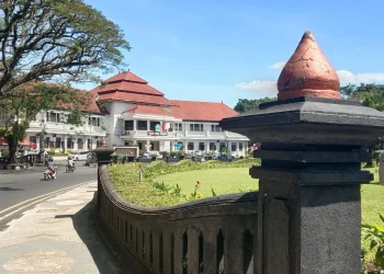 alun-alun tugu kota malang