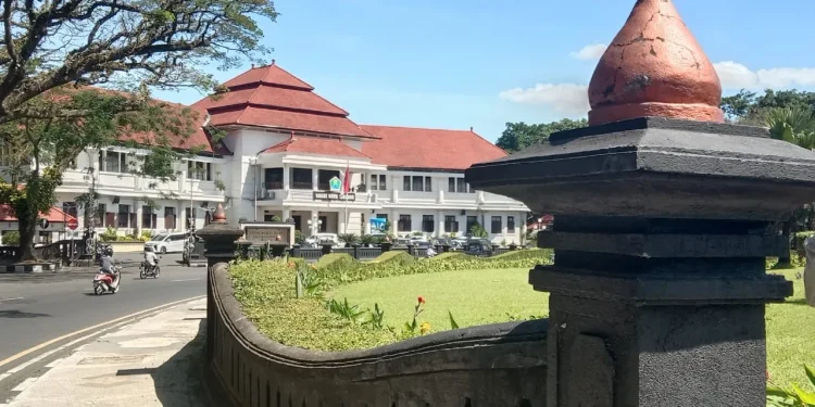 alun-alun tugu kota malang