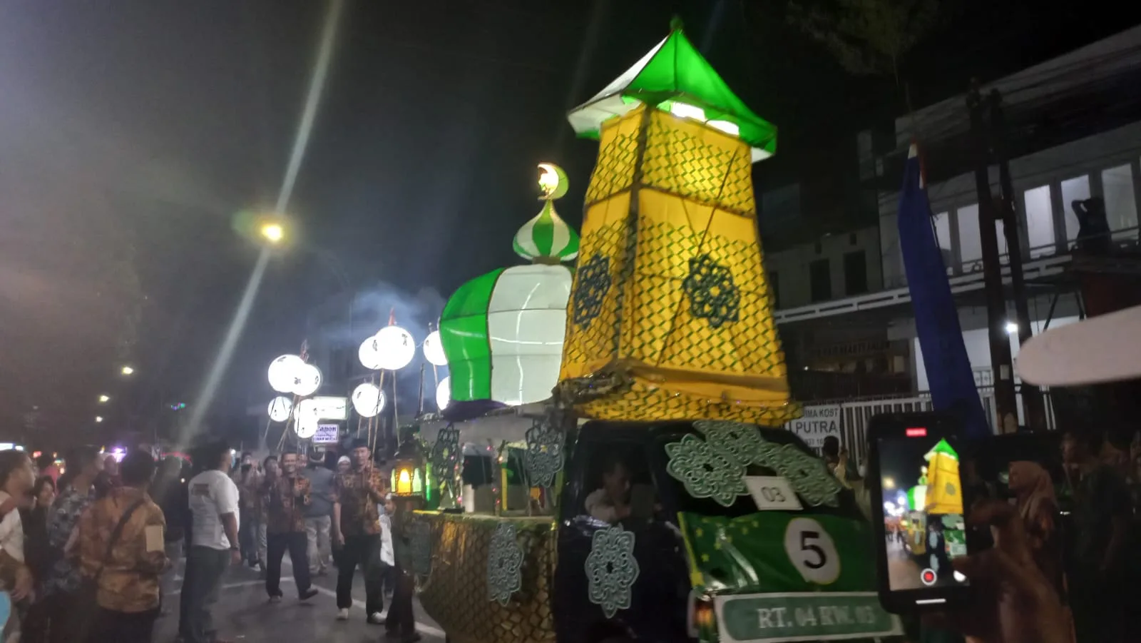 Semarak lampion Idul Adha