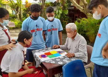 Guru di SDK Brawijaya Malang