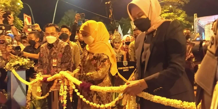 Khofifah resmikan Jatim Kominfo digital