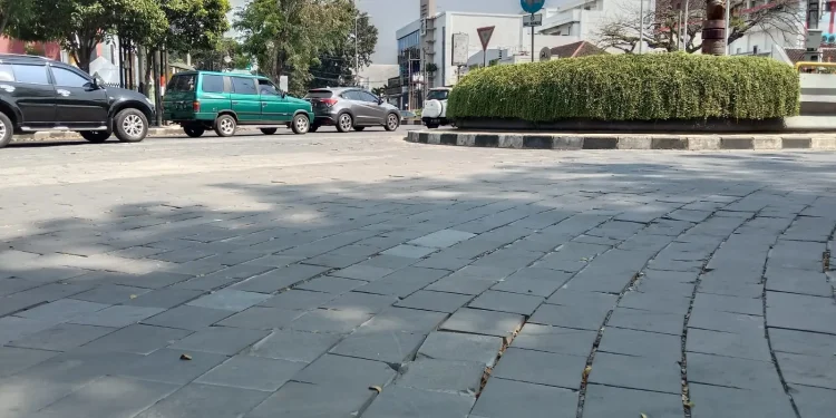 batu andesit