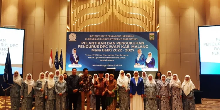 Foto bersama pasca prosesi pelantikan bersama Bupati Malang, Sanusi. Foto: Aisyah Nawangsari
