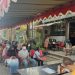 Masyarakat menjalani vaksinasi di Kooka Coffe, Jalan Dirgantara Raya, Kota Malang (M Sholeh)