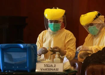 vaksinasi dosis 4 untuk nakes