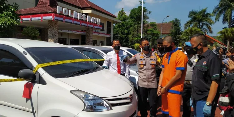mobil pinjaman digadaikan