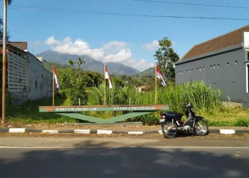 Monumen Garis di pujon