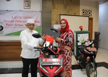 bupati malang beri hadiah pada kepala desa