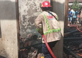 RUMAH Ludes terbakar