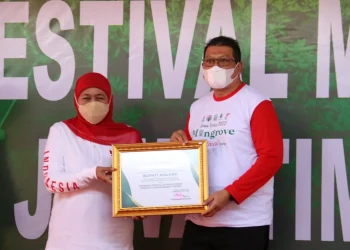 bupati malang terima penghargaan