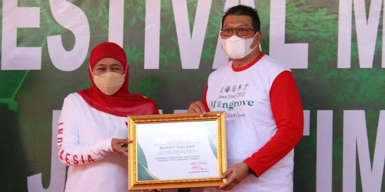 bupati malang terima penghargaan