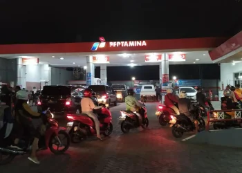 antrean BBM di SPBU