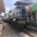 Jarak bangunan dan jalur kereta api di Kota Malang yang tampak terlalu dekat.