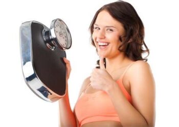 Ilustrasi turunkan berat badan dengan defisit kalori.