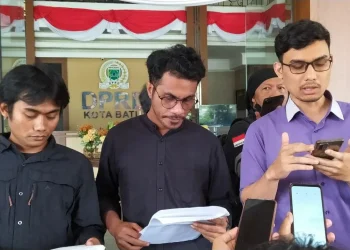 Malang Corruption Watch (MCW) menengarai ada dugaan penyelewengan dana anggaran tunjangan perumahan untuk pimpinan DPRD Kota Batu, Kamis (15/9/2022).