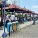 Para sopir jip duduk di gazebo menyimak pembinaan yang disampaikan Sat Lantas Polres Malang.