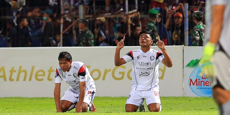 Selegrasi Gol Arema FC dicetak Oleh Irsyad Maulana dalam laga lanjutan BRI Liga 1 di Stadion Brawijaya,Kota Kediri, Sabtu (17/9/2022).
