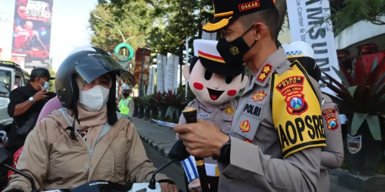 Kapolres Batu AKBP Oskar Syamsuddin saat sosialisasi Operasi Zebra Semeru 2022 kepada masyarakat, Kamis, (29/9/2022).