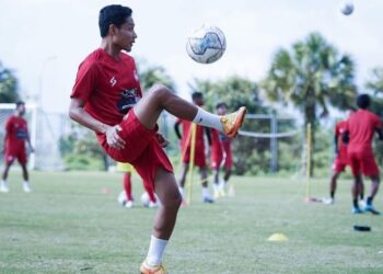 Gelandang Arema FC, Evan Dimas saat menjalani sesi latihan.
