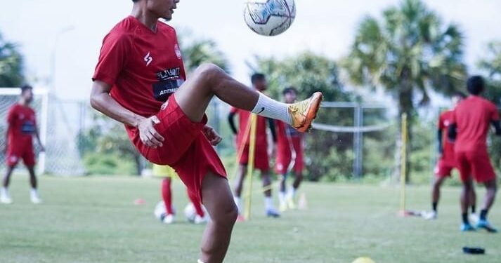 Gelandang Arema FC, Evan Dimas saat menjalani sesi latihan.