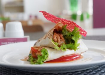 Sajian kuliner khas Meksiko bernama El Burrito di Fave Hotel Malang.