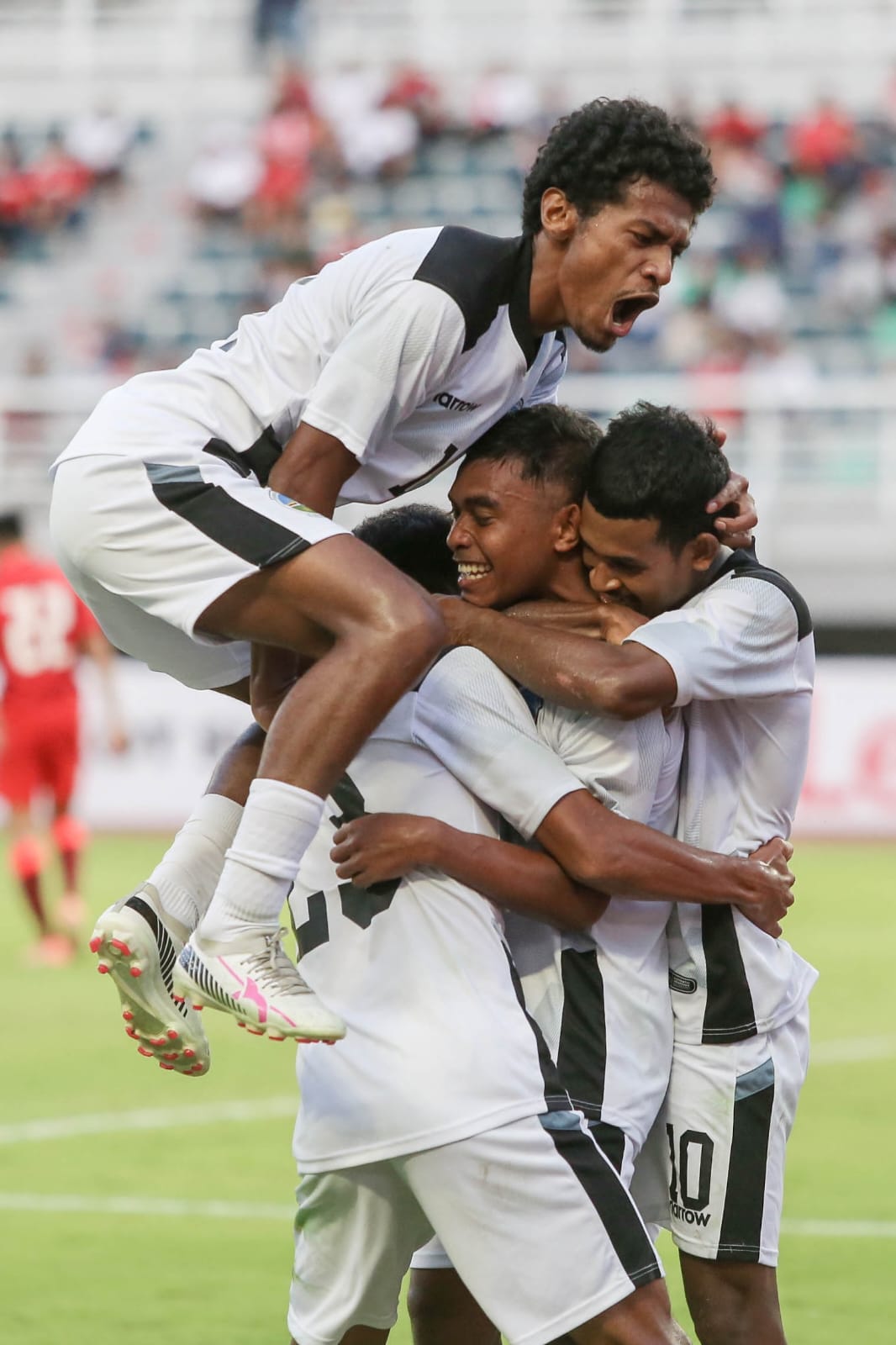 Pemain Timnas Timor Leste merayakan Gol kedua yang dicetak Ejavio Ferreira. 