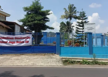 Tandon air SUmber Pitu Tumpang, Kabupaten Malang, yang disegel oleh para petani.
