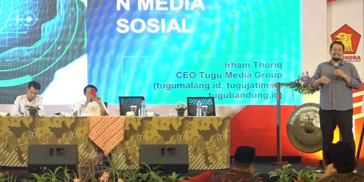 CEO Tugu Media Group, Irham Thoriq saat memberikan pemaparan terkait pentingnya kader Partai Gerindra bermedia sosial.