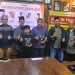 Foto bersama buku Abik My Hero karya Sayyaf Azzam.
