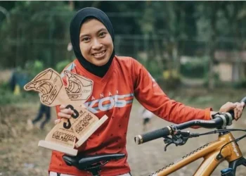 Atlet putri MTB Downhill Andien Rahmadani.