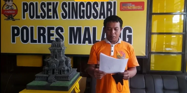 Terduga pelaku saat membacakan permintaan maaf.