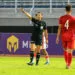 Pemimpin Pertandingan Timnas Vietnam vs Timnas Hongkong oleh Hyeon Jeong dalam laga AFC Asian Cup U-20 Qualifiers di Stadion Gelora Bung Tomo, Surabaya, Rabu (14/9/2022).