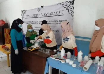 Demo pembuatan lulur aromatik khas nusantara.