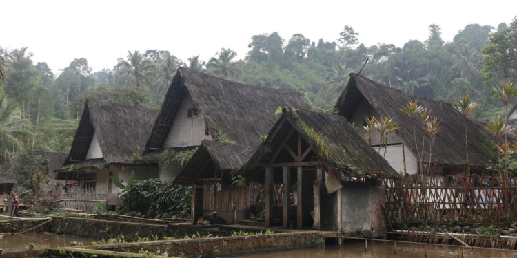 Desa Adat Kampung Naga, Tasikmalaya