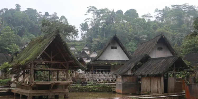 kampung adat tasikmalaya