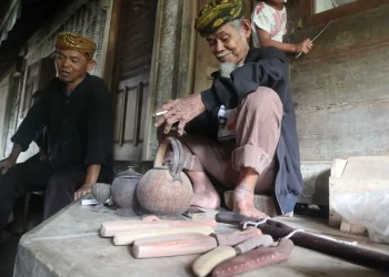 Tokoh Tua Kampung Naga,