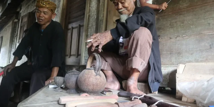 Tokoh Tua Kampung Naga,