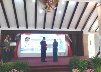 Bupati Malang serahkan dana Hibah