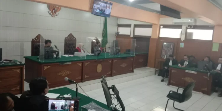 Suasana sidang putusan kasus kekerasan seksual yang menjerat Bos SMA SPI Kota Batu di Pengadilan Negeri Kota Malang (M Sholeh)