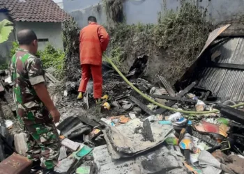 dapur rumah terbakar