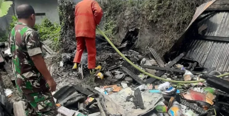 dapur rumah terbakar