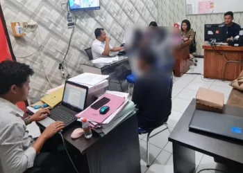 Ayah tiri tega setubuhi Anaknya