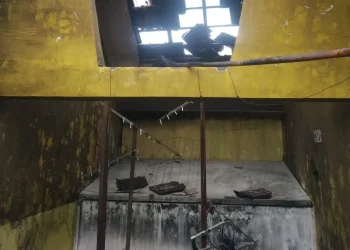 Rumah hangus terbakar