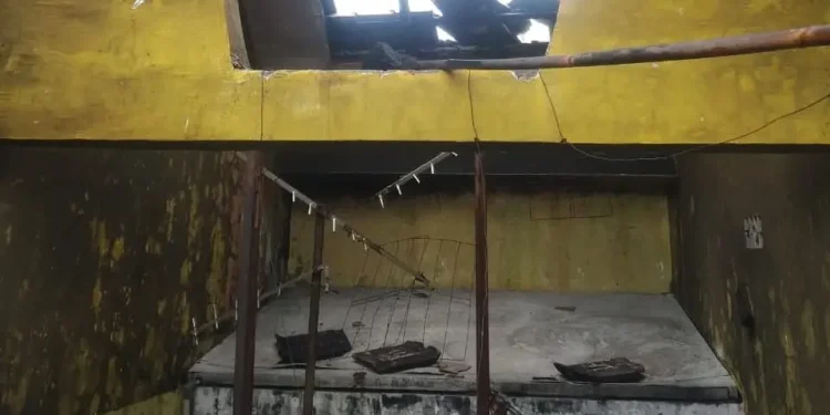 Rumah hangus terbakar