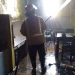 Petugas melakukan pemadaman rumah ditinggal saat memasak air