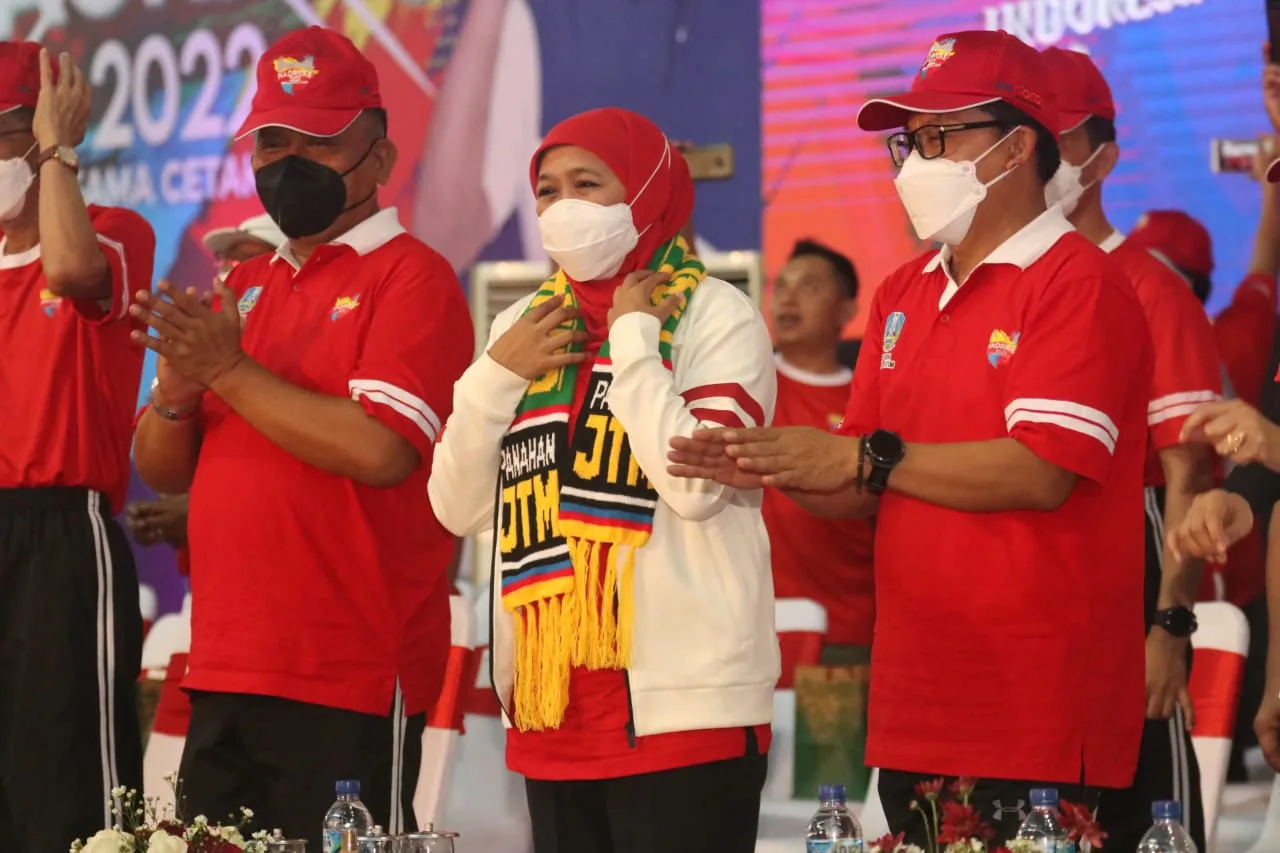 Gubernur Jatim Khofifah Indar Parawansa (tengah) bersama Wali Kota Malang Sutiaji (kanan). 