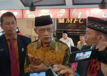 Ketua Umum PP Muhammadiyah KH Haedar Nashir (baju kuning)